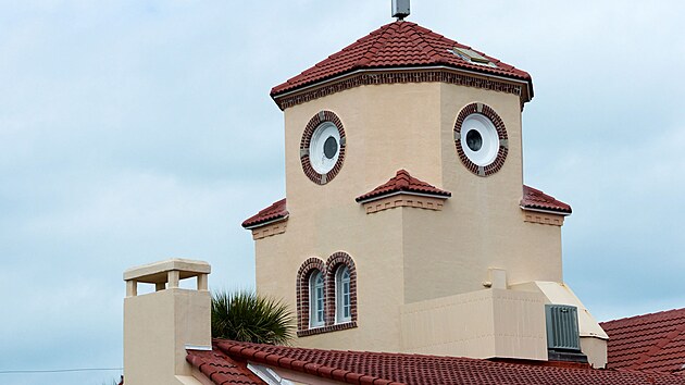 Kostel v Tamp na Florid se pyn kachnm zobkem.