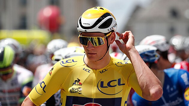 Lídr Mathieu van der Poel před startem šesté etapy Tour de France.