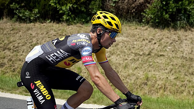 Primož Roglič na trati šesté etapy Tour de France.