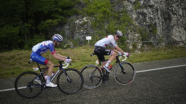 Tadej Pogačar (vpravo) a David Gaudu během osmé etapy Tour de France.