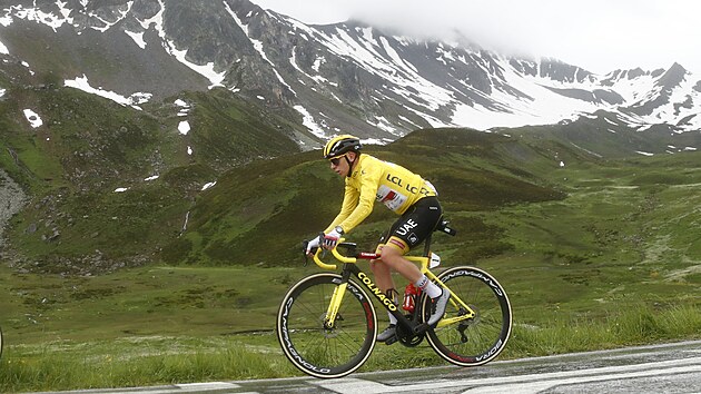 Tadej Pogačar na trati deváté etapy Tour de France.