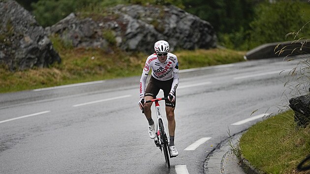 Ben O'Connor jede osamoceně na čele v deváté etapě Tour de France.
