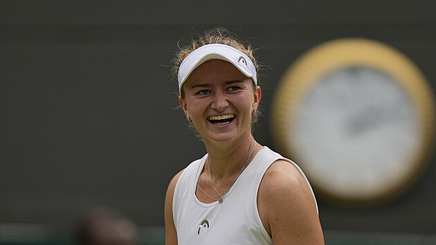 Barbora Krejčíková během osmifinále Wimbledonu.