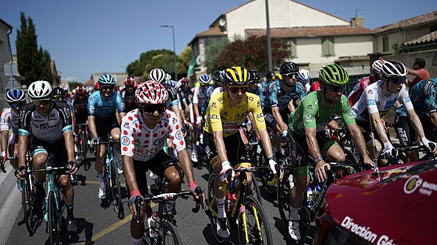 Držitelé cenných trikotů na startu 11. etapy Tour de France. V puntíkatém Nairo Quintana, ve žlutém Tadej Pogačar, v zeleném Mark Cavdendish a v bílém  Jonas Vingegaard, kterému dres propůjčil Pogačar.