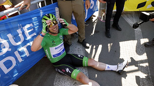Mark Cavendish se raduje z vtzstv ve tinct etap Tour de France.