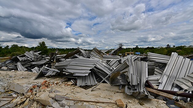 V lokalit� Kap�iska, kterou postihlo torn�do, se pokra�uje v odkl�zen�. (2. �ervence 2021)
