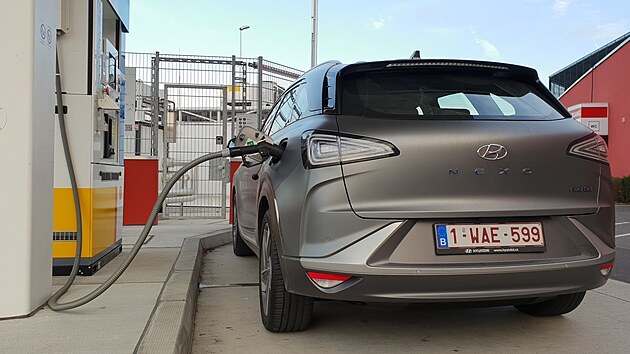 Plnní vodíkového elektromobilu Hyundai Nexo