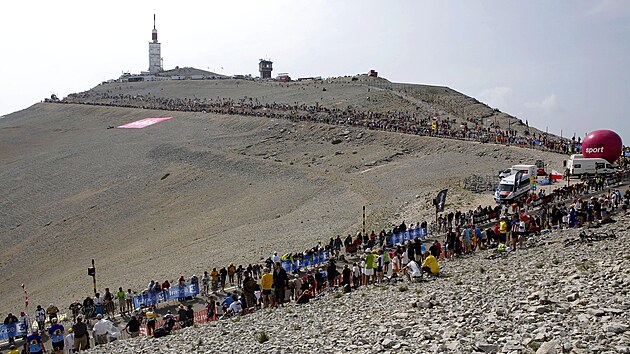 Zvren fze stoupn na vrchol Mont Ventoux.