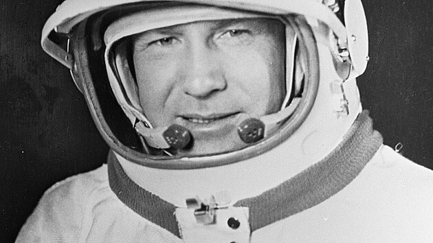 Kosmonaut Alexej Leonov vstoupil jako první do volného vesmíru
