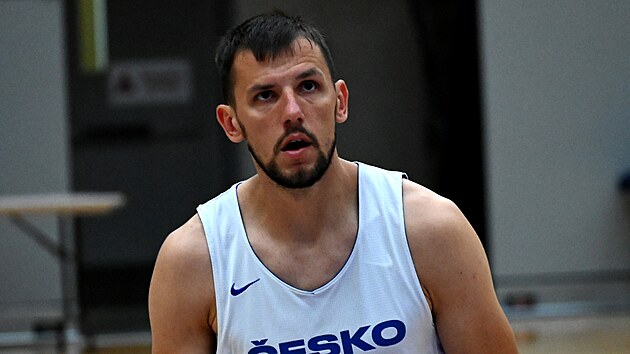 Jakub iina na trninku eskch basketbalist