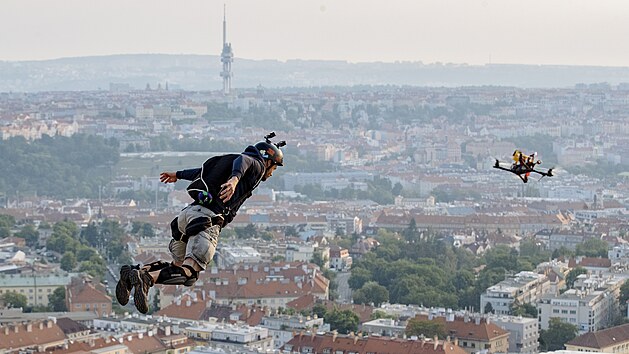 Skok do neznáma. BASE jumping je adrenalinový sport, který neodpouští chyby  - iDNES.cz