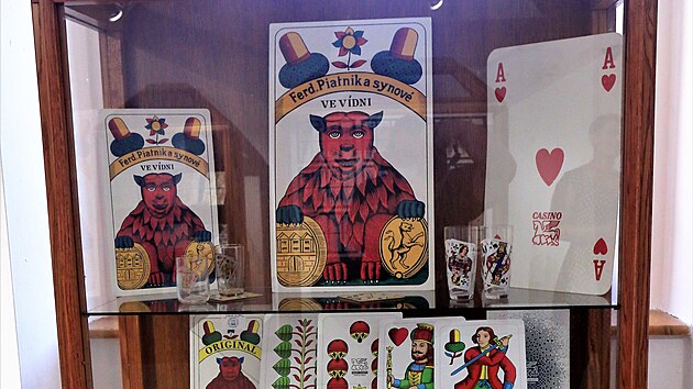 Karty s chodskou tematikou jsou k vidění v Muzeu Chodska v Domažlicích. Zájemci si je mohou i zakoupit. V muzeu jsou na obdiv i další čertovy obrázky.