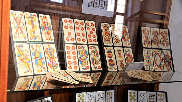 Karty s chodskou tematikou jsou k vidění v Muzeu Chodska v Domažlicích. Zájemci si je mohou i zakoupit. V muzeu jsou na obdiv i další čertovy obrázky.