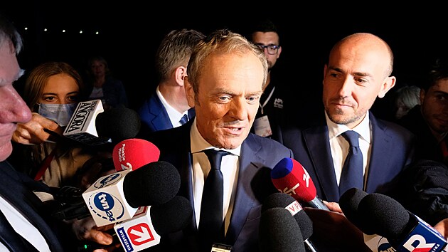 Bval pedseda Evropsk rady a expremir Polska Donald Tusk mluv s novini na sjezdu polsk hlavn opozin strany Obansk platforma ve Varav v Polsku 3. ervence 2021.