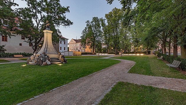 Výsledná koncepce obnovila historický zahradní parter, který původně zarůstal mohutnými porosty pámelníku, síť cest ve tvaru oválu a mobiliář tak, aby dominoval pomník geologa Dr. Jana Krejčího. 