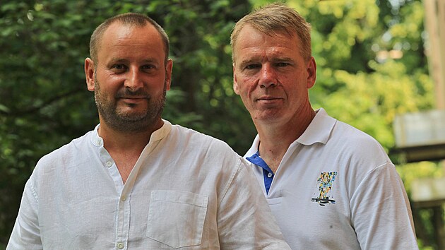 Roman Filák (vpravo) a Radim Sosna jeli pomáhat do obcí zasažených tornádem.
