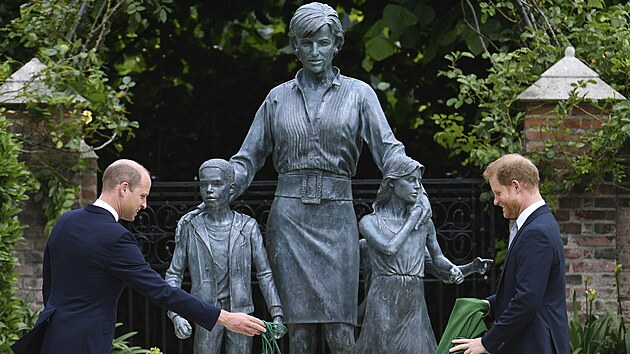 Princ William a princ Harry na odhalení sochy princezny Diany (Londýn, 1. července 2021)
