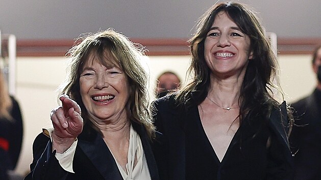 Jane Birkinov a jej dcera Charlotte Gainsbourgov (Cannes, 7. ervence 2021)