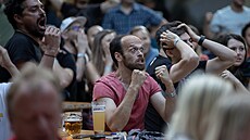 Fanouci sledovali tvrtfinále mistrovství Evropy ve fotbale R-Dánsko v...