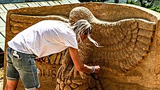 Na Pustevnách vytvoili umlci sochy z 90 tun písku na téma zvíata v...