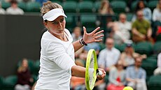 Barbora Krejčíková hraje forhend ve třetím kole Wimbledonu. | na serveru Lidovky.cz | aktuální zprávy