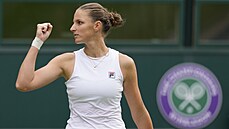 Karolína Plíková se hecuje v semifinále Wimbledonu.