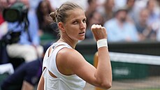 Karolína Plíková se hecuje v semifinále Wimbledonu.