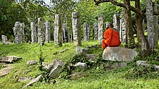 Buddhistické knihy jsou u pod poátku srílanského písemnictví psány v esti...