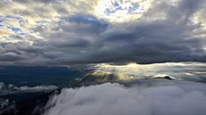 Odměna: vrcholek Adam’s Peak nám za svítání ukázal svůj poklad.