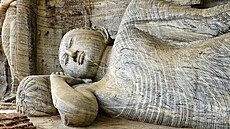 Socha ležícího Buddhy