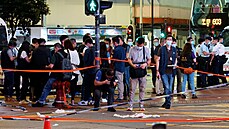 Útoník v Hongkongu pobodal policistu.  (1. ervence 2021)