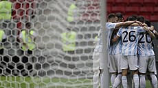 Argentintí fotbalisté slaví gól v semifinále jihoamerického ampionátu.