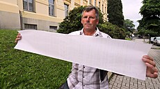 Strojvedoucí Radim Rika ped zaátkem tvrteního líení ped budovou...