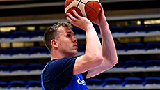 Tomá Vyoral na tréninku eských basketbalist