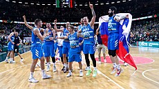 Slovin�tí basketbalisté slaví postup do Tokia, na turnaj nepustili Litvu.