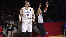Český basketbalista Jaromír Bohačík slaví ve finále olympijské kvalifikace...