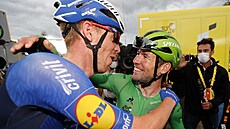 Tim Declercq (vlevo) a Mark Cavendish na Tour de France 2021