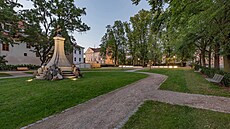 Výsledná koncepce obnovila historický zahradní parter, který pvodn zarstal...