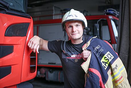 Písecký hasi Michal Brousil slouí 24hodinové smny. Pak má dva dny volna. V...