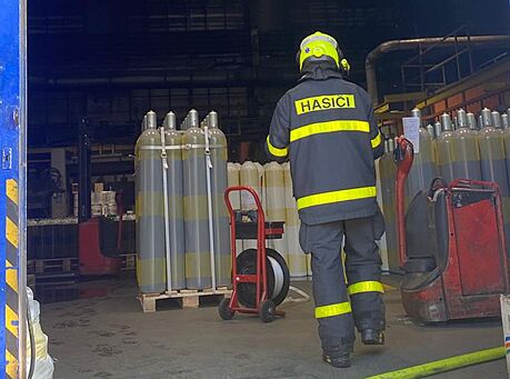 Ostravtí hasii zasahovali proti poáru lakovny ve firm Vítkovice Cylindres....