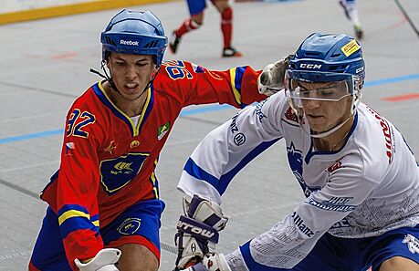 Momentka z hokejbalového duelu Pardubice - Kert Park