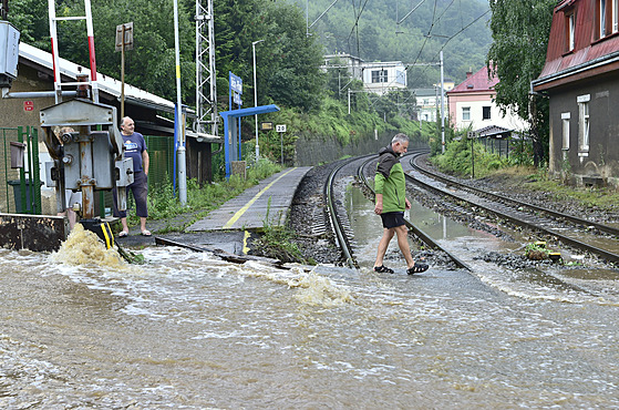 Intenzivní deště zvedly hladiny potoků a řek na Děčínsku, na snímku je...