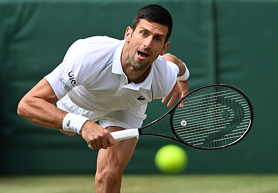 Novak Djokovi bhem finále Wimbledonu