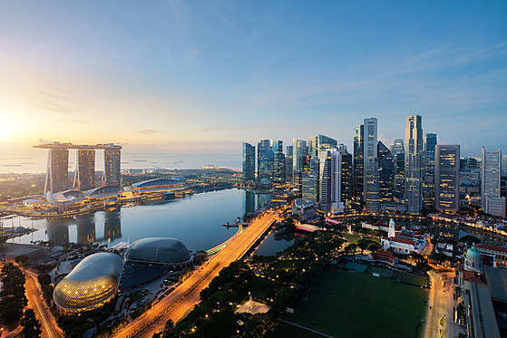 Panoráma mrakodrap. Singapur nejsou ádné chatre v dungli, ale hypermoderní...