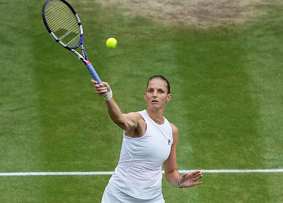 Karolína Plíšková během finále Wimbledonu proti Australance Ashleigh Bartyové.