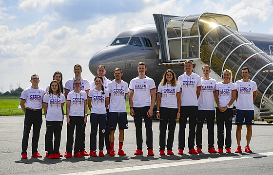 etí sportovci, kteí v pátek zamíili charterovým letem na olympijské hry do...