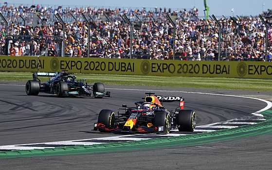 V čele Max Verstappen a za ním Lewis Hamilton ve sprintové kvalifikaci na...
