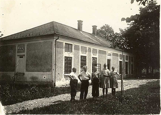 Stáčírnu Slatiny v Suché Lozi provozovali už od roku 1911, snímek je zhruba ze...