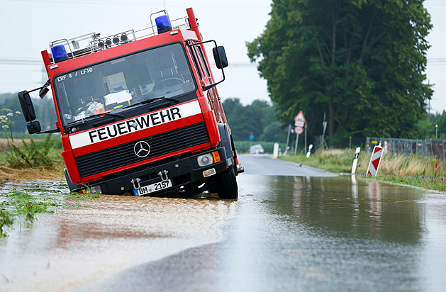 V Porýní je po záplavách 93 mrtvých. Lidé volají ze zřícených domů o pomoc