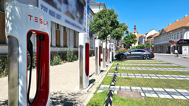 Praha chystá nabíjení elektromobilů z lamp a vyhrazená místa